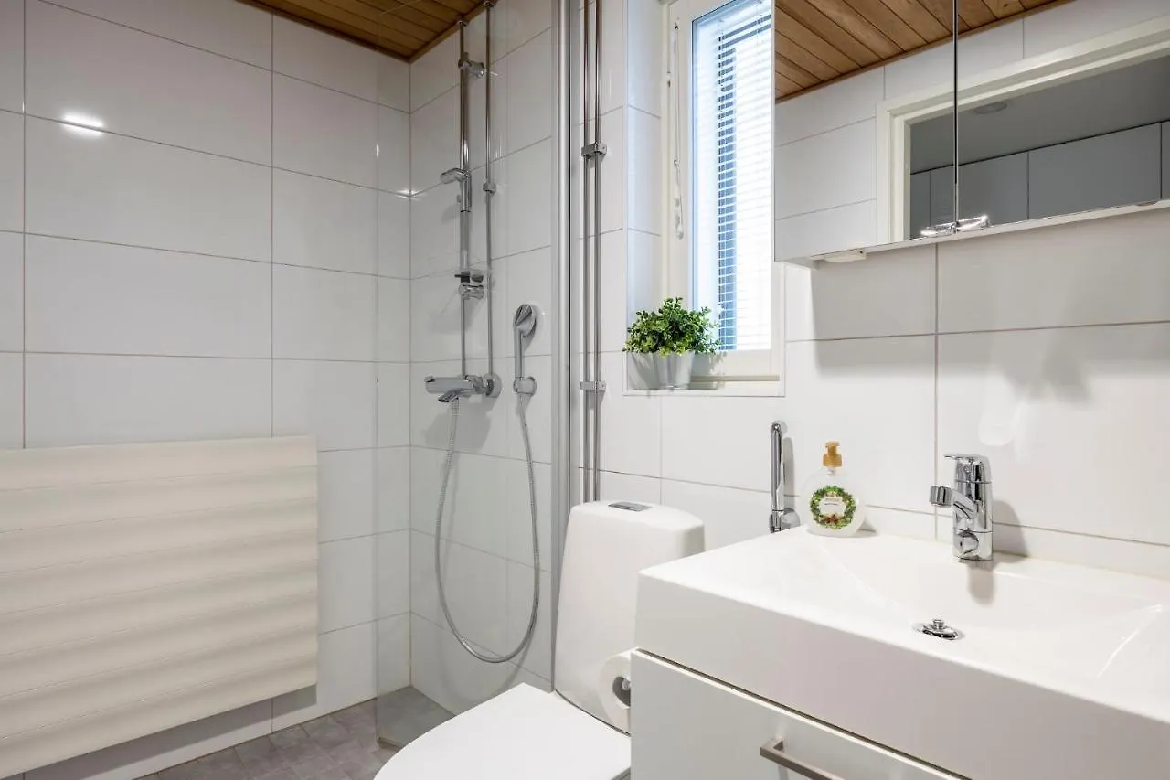 City Island Studio Apartment, 4 Beds, Street Parking, 3Km To Helsinki City Center, Bus Stop 200M 0*,  Finland