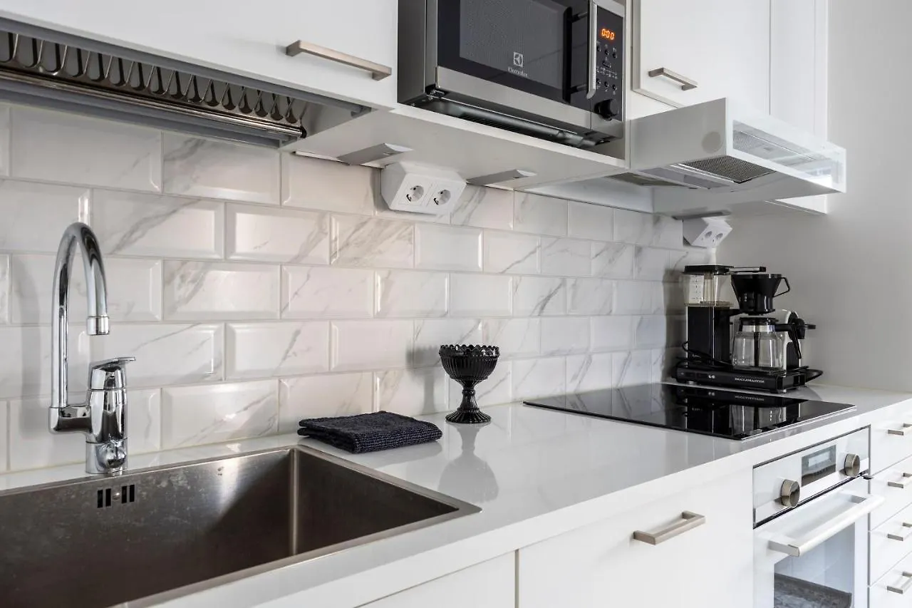 City Island Studio Apartment, 4 Beds, Street Parking, 3Km To Helsinki City Center, Bus Stop 200M Finland